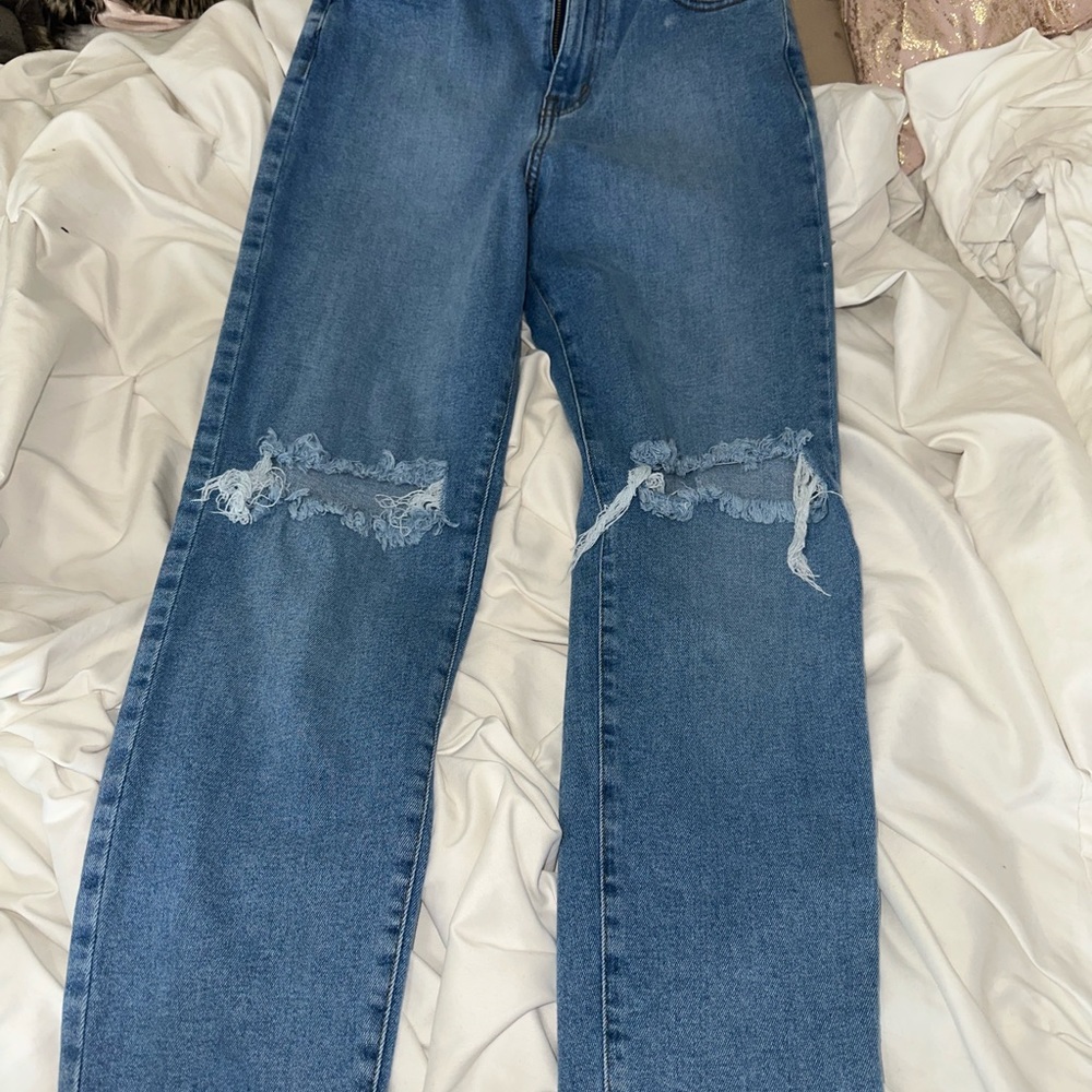 Knee Ripped Jeans - Picture 6 of 7